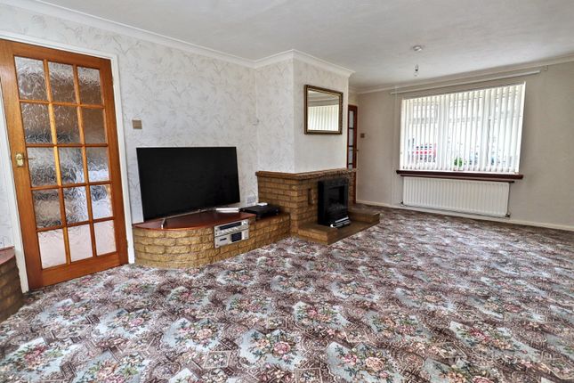 104 Keenan Drive, Bedworth, Warwickshire photo 4