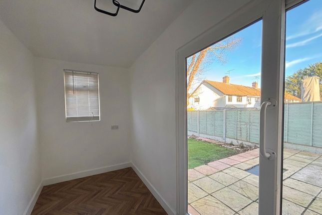 2 Hope Close, Mountnessing, Brentwood photo 4