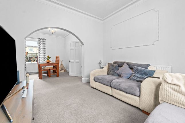 32 Carisbrooke Road, Newport photo 2