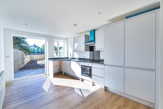 72A, Farm Road, Esher photo 2