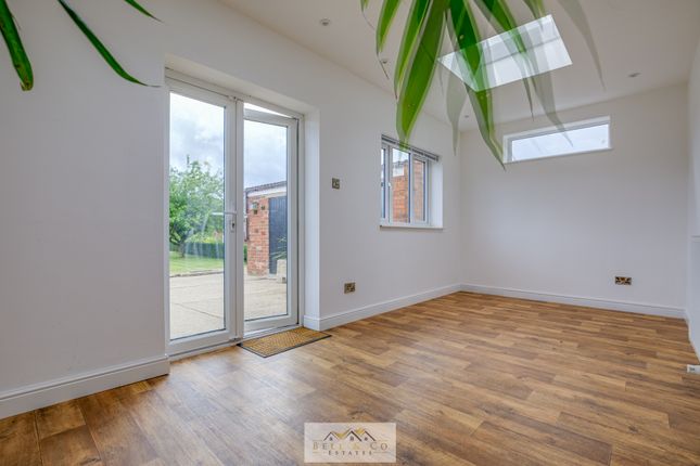 85, Moor Lane, Chesterfield photo 4