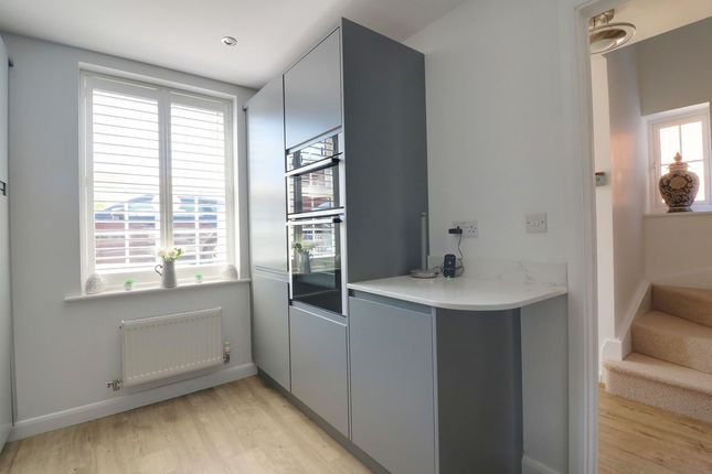 23, Endal Way, Waterlooville photo 4