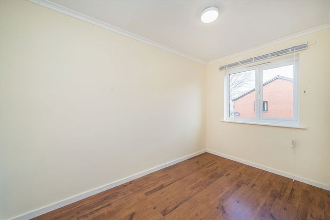 15, Tithe Barn Close, Kingston Upon Thames photo 4