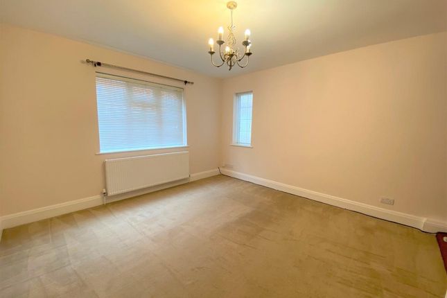 1 Kingsend Court, Kingsend, Ruislip photo 3