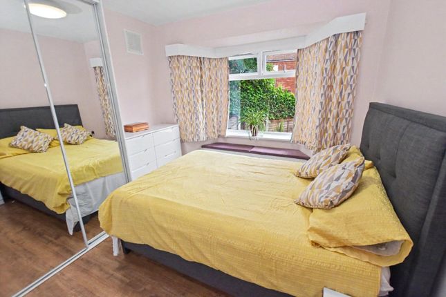 26, Armley Grange Walk, West Yorkshire photo 5