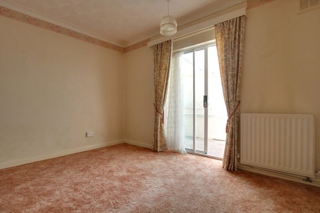 2 Bed Bungalow For Sale In Goring Way Ferring Worthing Bn12 Zoopla