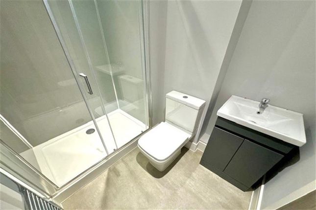 Apt 28, Clarendon Apartments Canal Walk, Southampton photo 4