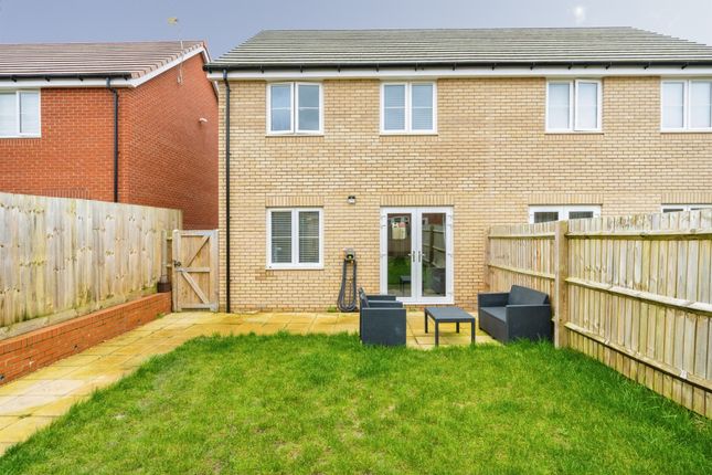 89, Skye Gardens, Dunstable photo 2