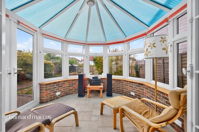 10, Leyfield, Worcester Park photo 4