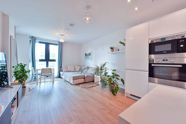 Flat to rent in Regency Heights, Park Royal, London