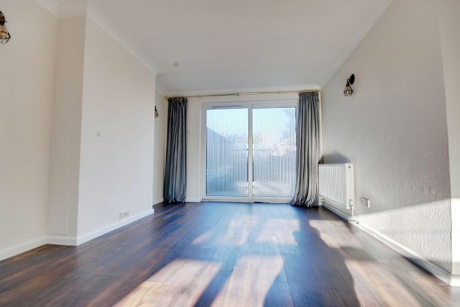 26, Spooners Drive, St. Albans photo 3