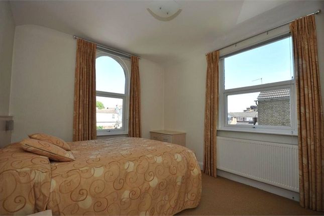 4, Richmond Crescent, Surrey photo 5