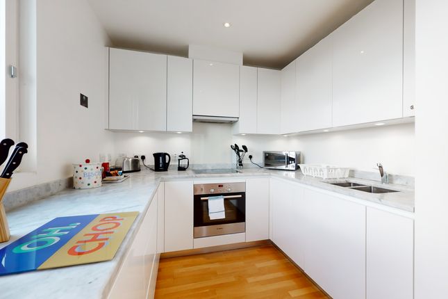Flat to rent in Ribbons Walk, London