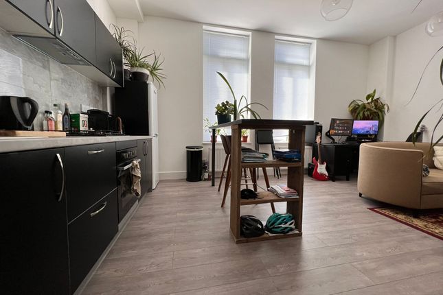 Flat 1, 41 Peckham High Street, London photo 4
