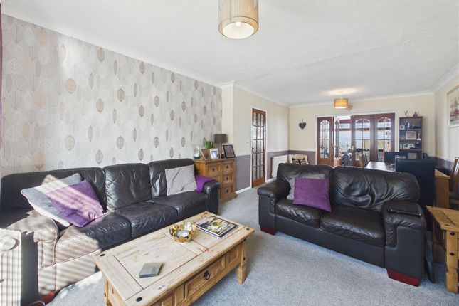 32, Netherfields Crescent, Dronfield photo 4