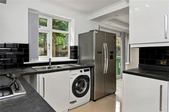 4, Fearnville Close, Leeds photo 3