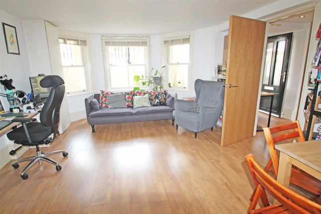 Flat to rent in Albany Villas, Hove
