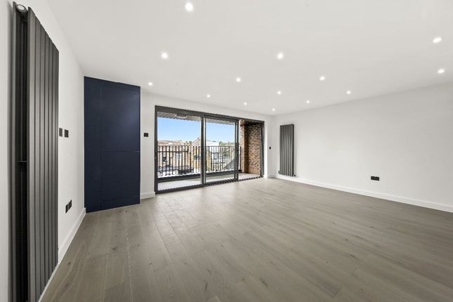 Flat for sale in Clinton Road, Forest Gate