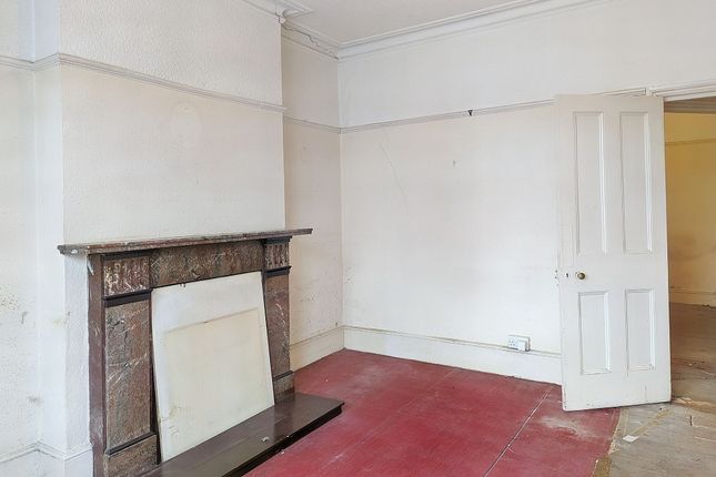 Ground Floor Flat, 257 South Park Road, London photo 4