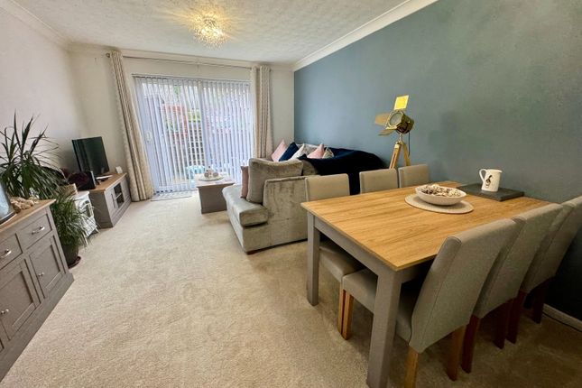 24, Wye Dale, Swadlincote photo 4