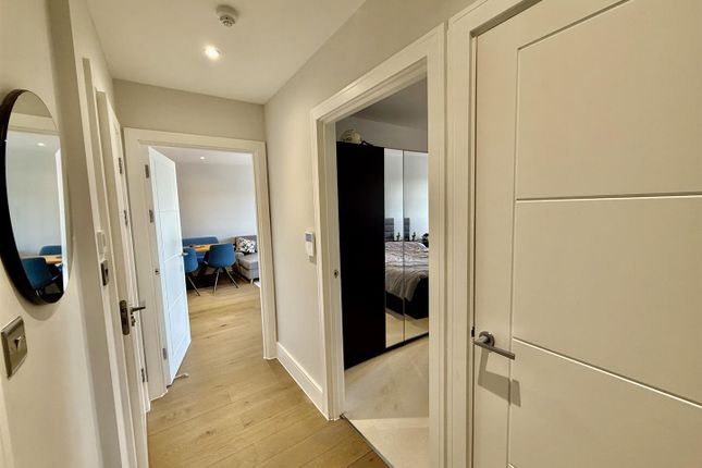 Flat 8, Woodridge House, Jubilee Gardens, Southall photo 2