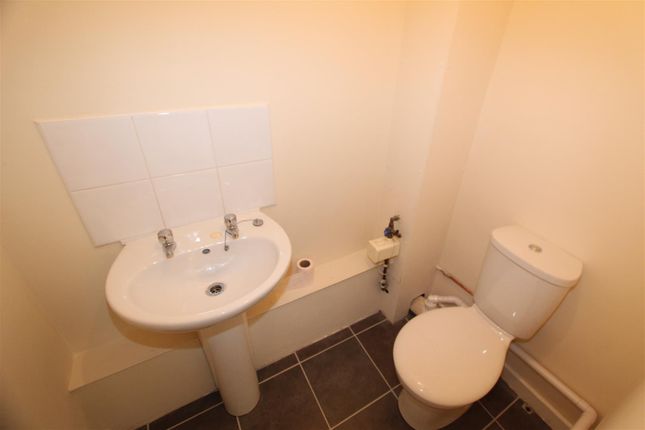 Flat to rent in Stroud Avenue, Willenhall