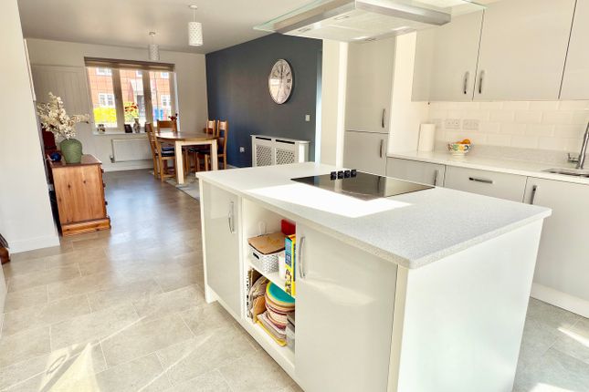 44, Bluebell Road, Tewkesbury photo 4