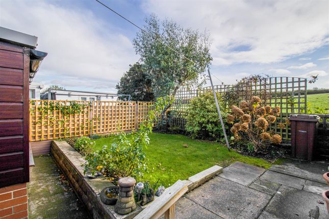 39, Pippins Green Avenue, Wakefield photo 3