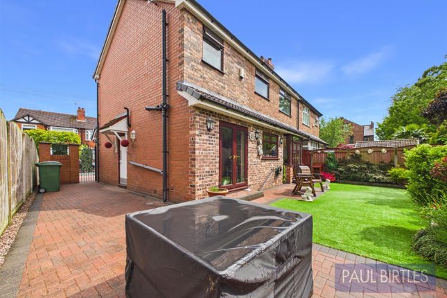 3, Fairholme Avenue, Urmston photo 2