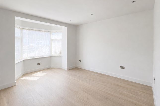 6, Gainsborough Road, Woodford Green photo 4