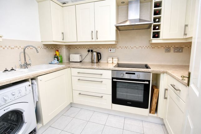Flat 16, Village Gate, Fareham photo 3