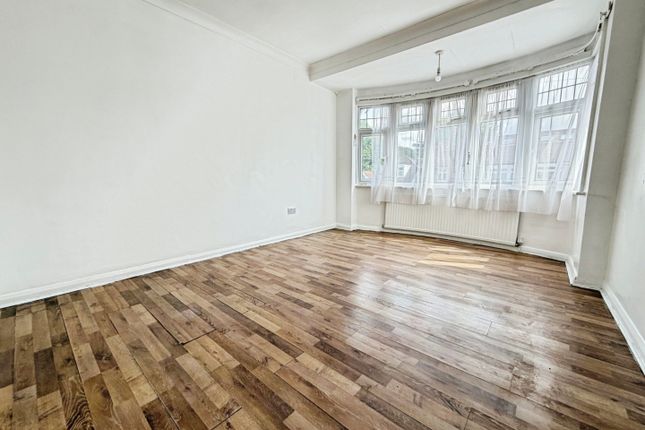 3-bed house on 12, Grasmere Avenue, Hounslow, £2,400/mo
