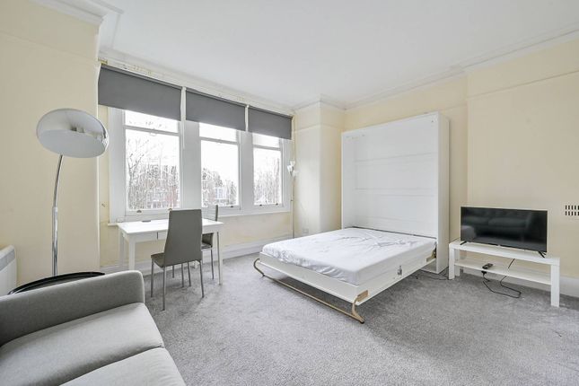 Studio to rent in Park Hill, Ealing Broadway, London