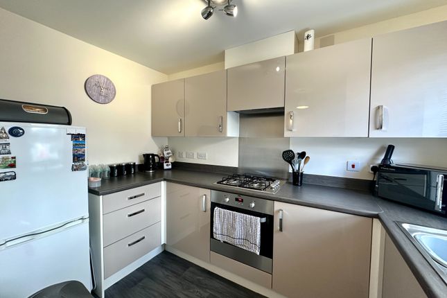 21, Centenary Lane, Wednesbury photo 2