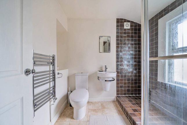 Flat for sale in Melina Road, London