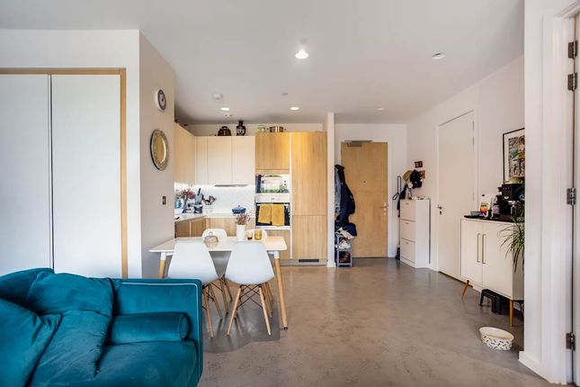 Thumbnail Flat to rent in Helmsley Street, London