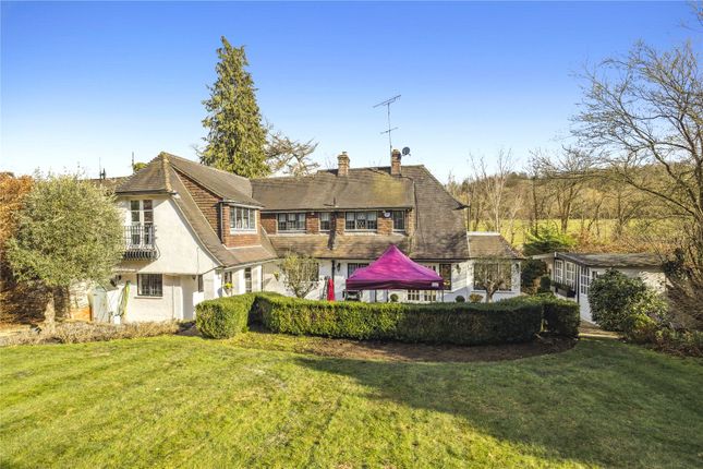 Woodhatch,, Green Dene, East Horsley photo 4