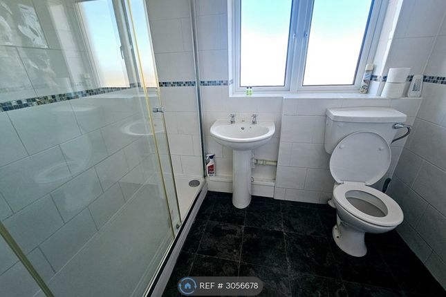 Romorantin Place, Long Eaton, Nottingham photo 2