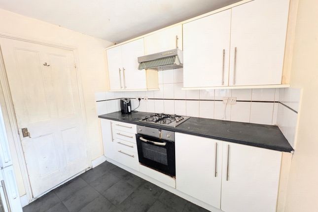 32, Heath Road, Chadwell Heath photo 4