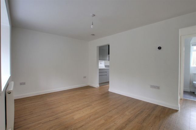 Flat for sale in Greenways, Meadow Lane, Pangbourne, Reading, Berkshire