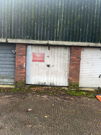 Parking/garage to rent in Starpoint, Luton
