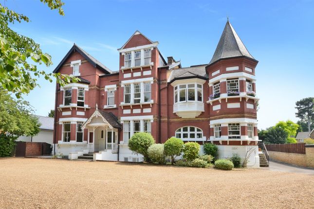 Flat for sale in Langley Avenue, Surbiton