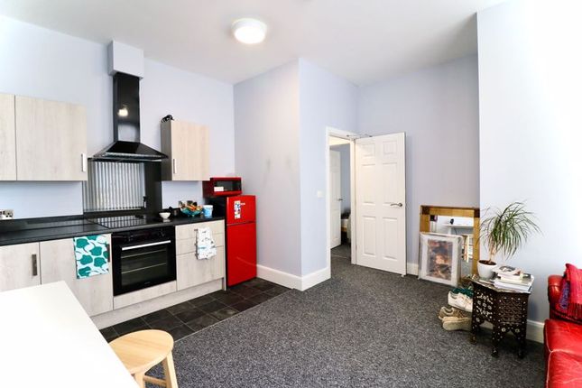 Flat to rent in New North Road, Huddersfield