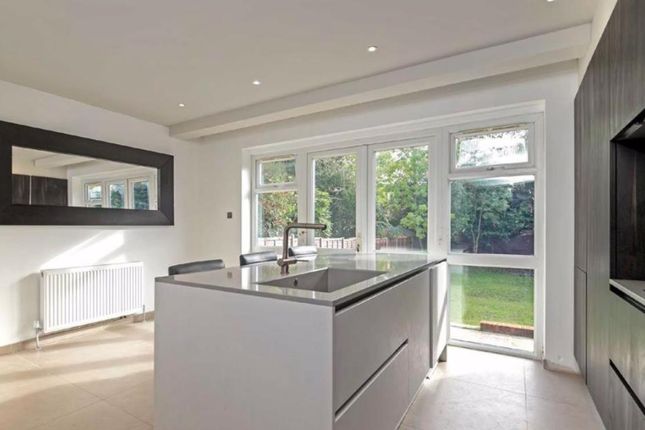 7, Goodwyn Avenue, Mill Hill, NW7, London photo 4