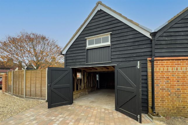 Commercial property to let in Garage, Off Pound Lane, Hadleigh, Ipswich Suffolk