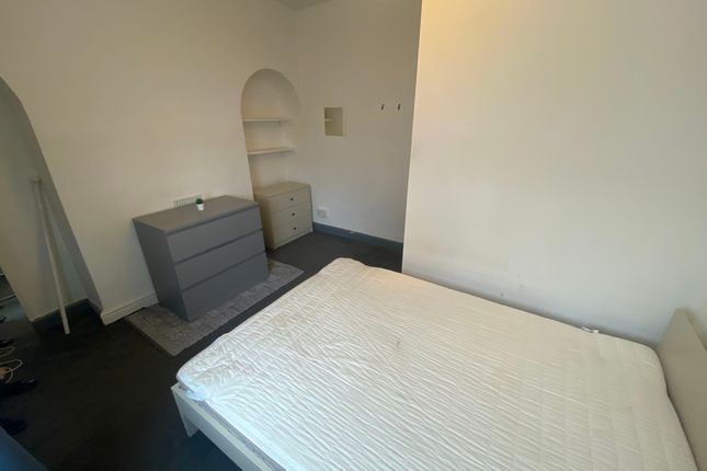 Thumbnail Room to rent in Room 1, The Crescent, Woodlands, Doncaster