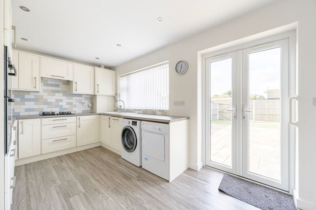64 Lloyds Avenue, Lowestoft photo 3
