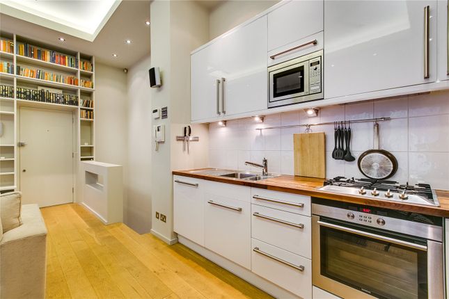 Flat to rent in York House, Berners Street, London