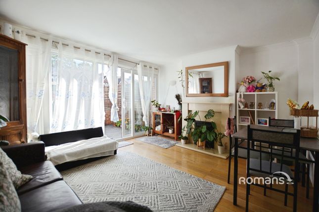 3, Frayslea, Uxbridge photo 4