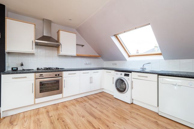 Flat 4, 3, Western Road, Surrey photo 3